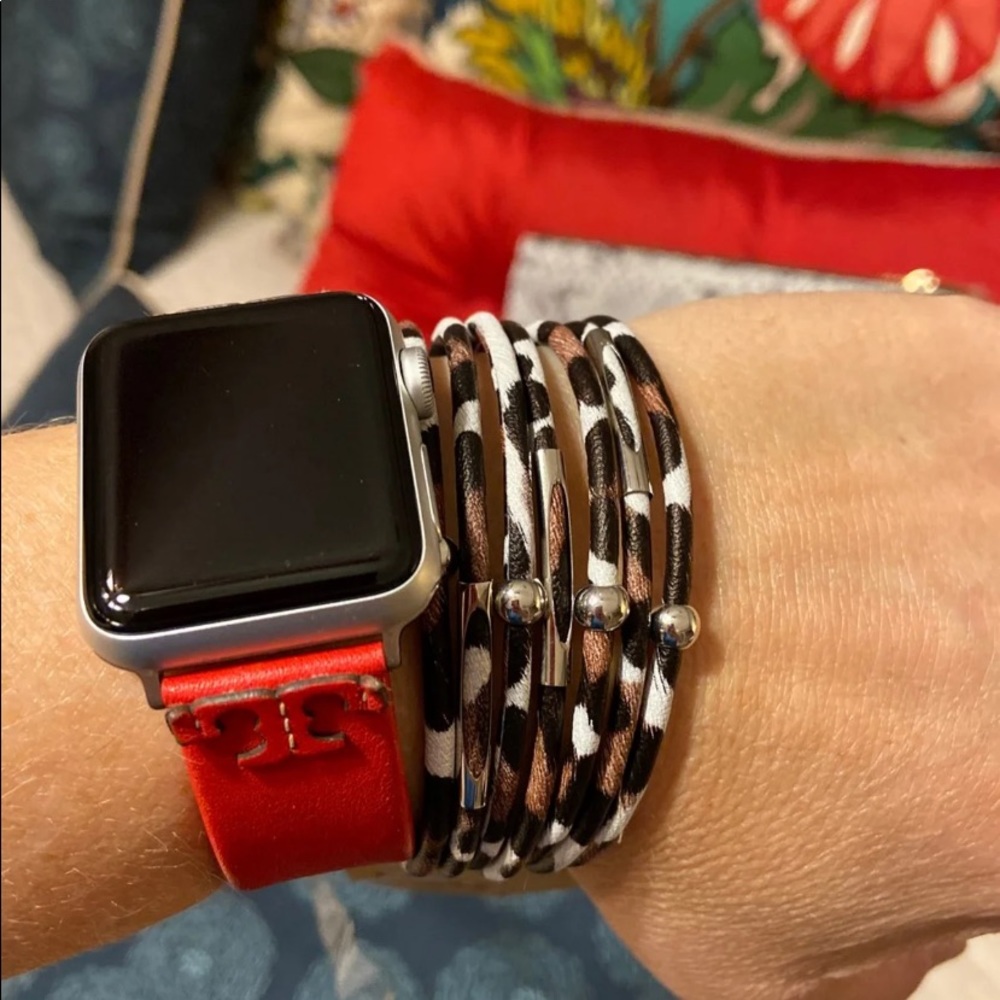 Leopard Print magnetic clasp bracelet - Picture 5 of 8